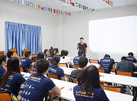 攬德運(yùn)營部和銷售部參加多列包裝機(jī)培訓(xùn)